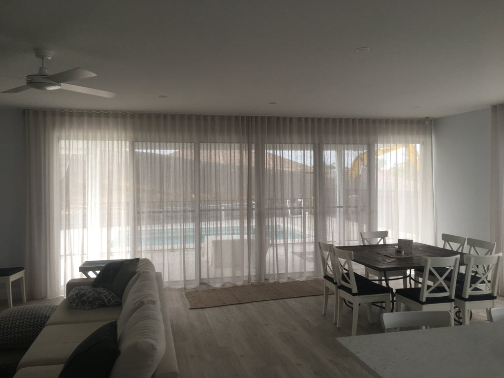 Ceiling and S-curve curtain